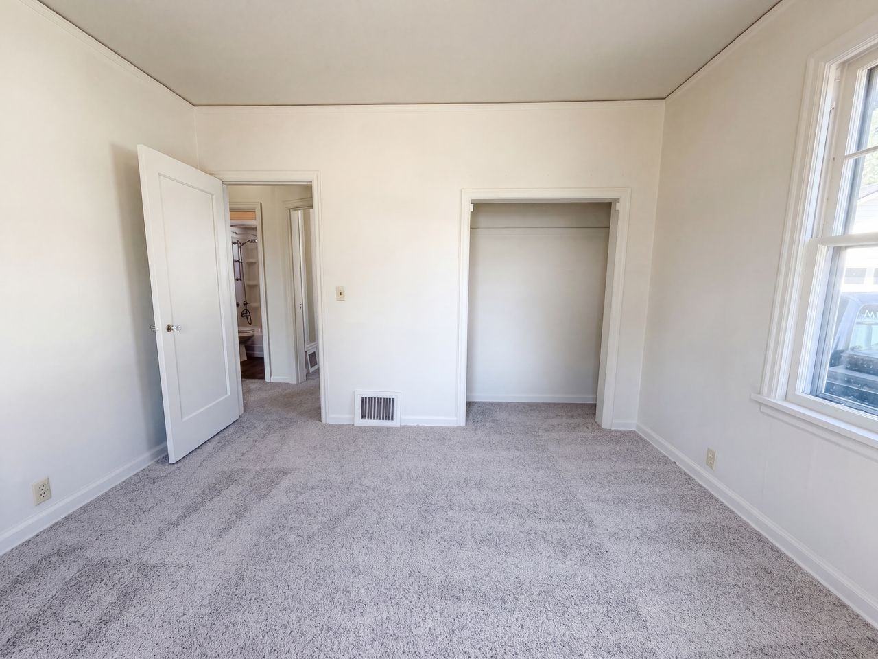4816 Se 99th Ave #NA - Photo 4 of 10