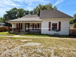 featured image of 405 Benton St