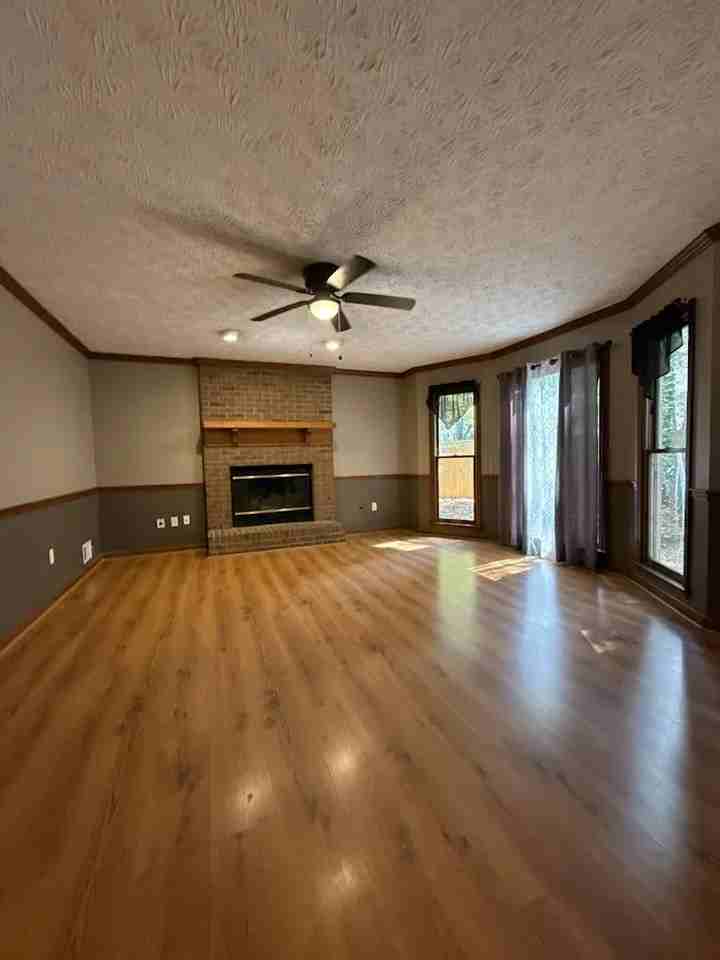 891 Providence Dr - Photo 4 of 20
