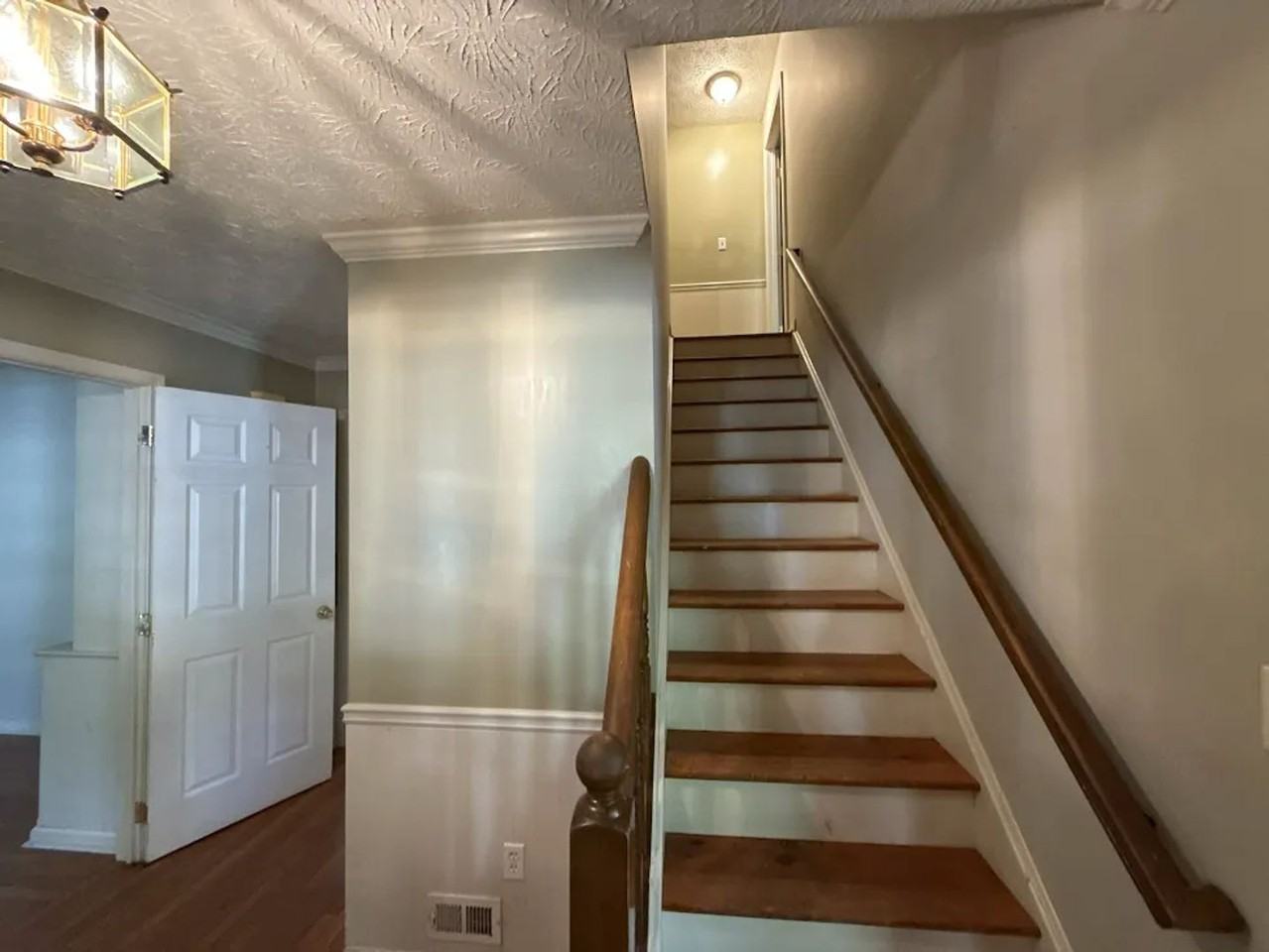 891 Providence Dr - Photo 6 of 20