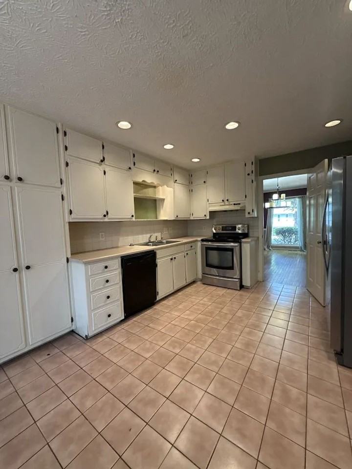 891 Providence Dr - Photo 7 of 20