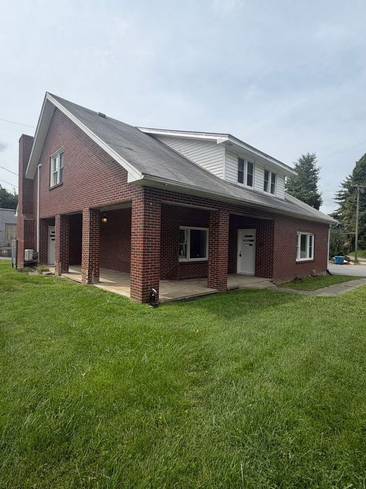 196 Perkinsville Dr - Photo 2 of 50