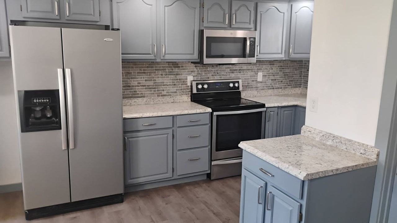 452 Fremont St - Photo 6 of 34