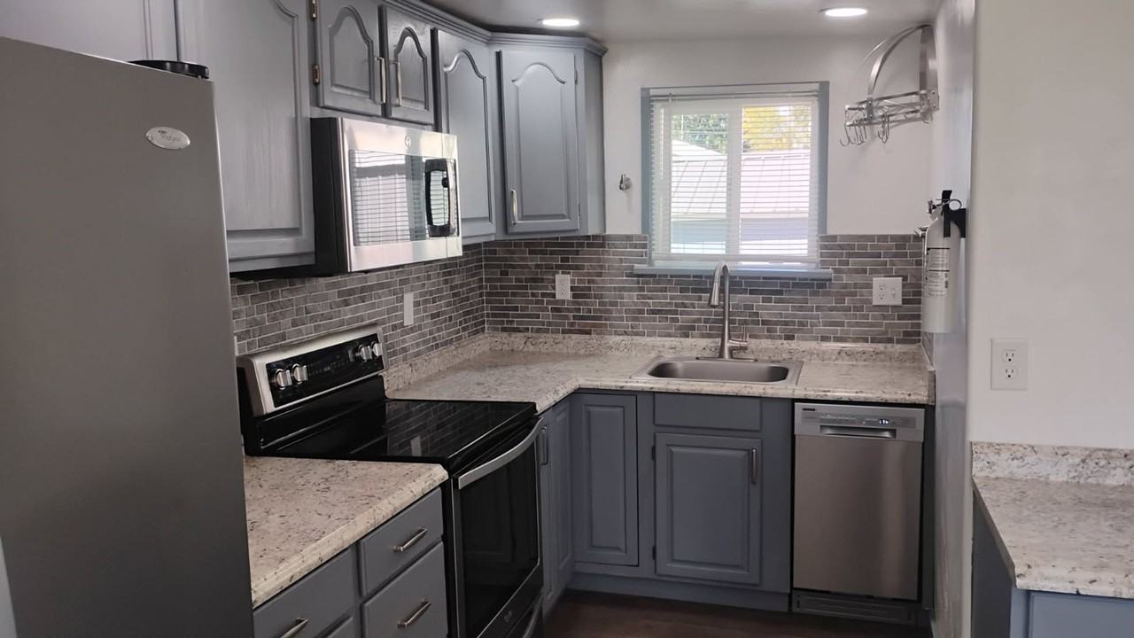 452 Fremont St - Photo 7 of 34