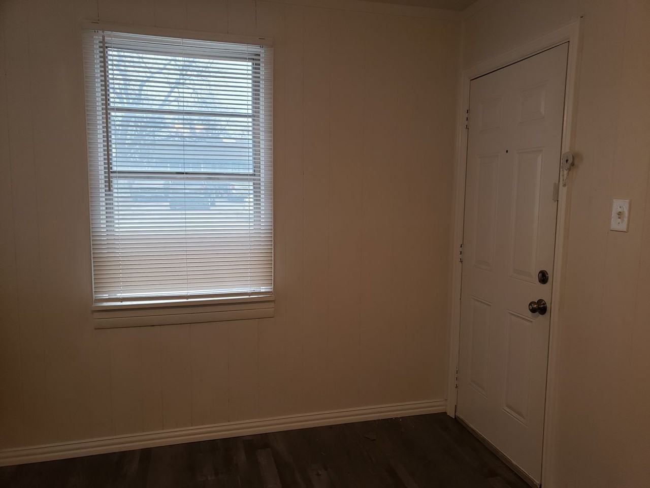 4256 Standish Rd - Photo 3 of 13