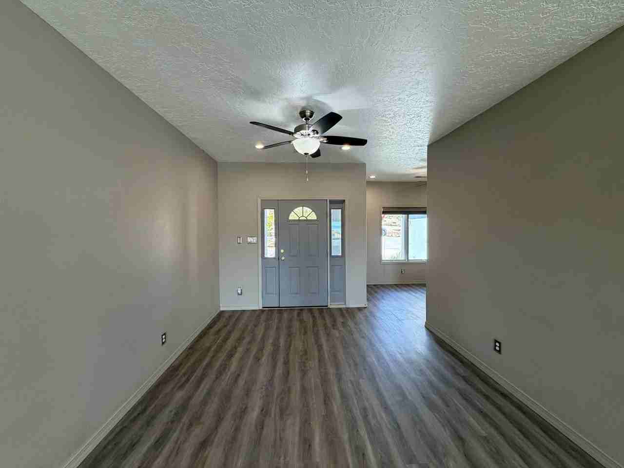 6812 Nagoya Rd Ne - Photo 5 of 44