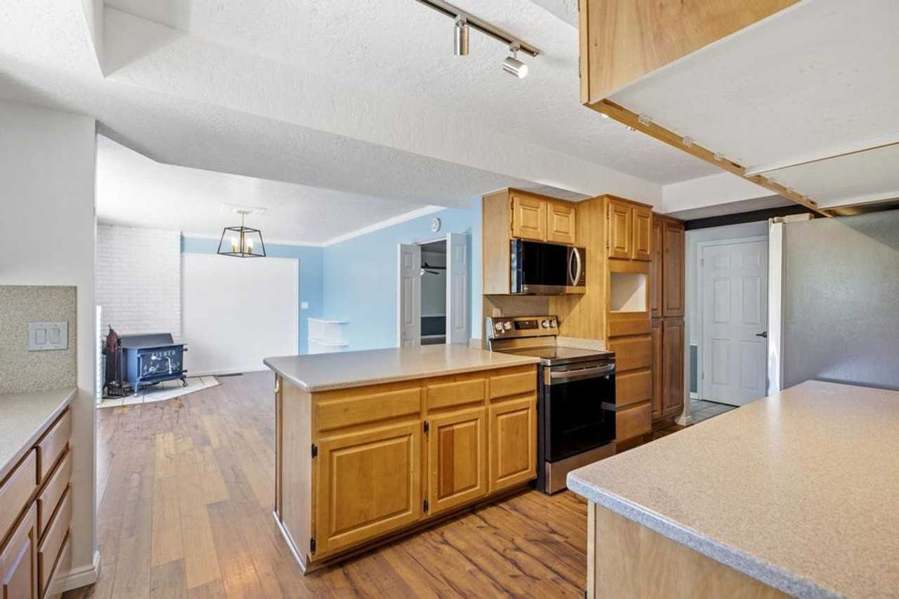 3078 Wesley Powell Dr - Photo 2 of 27