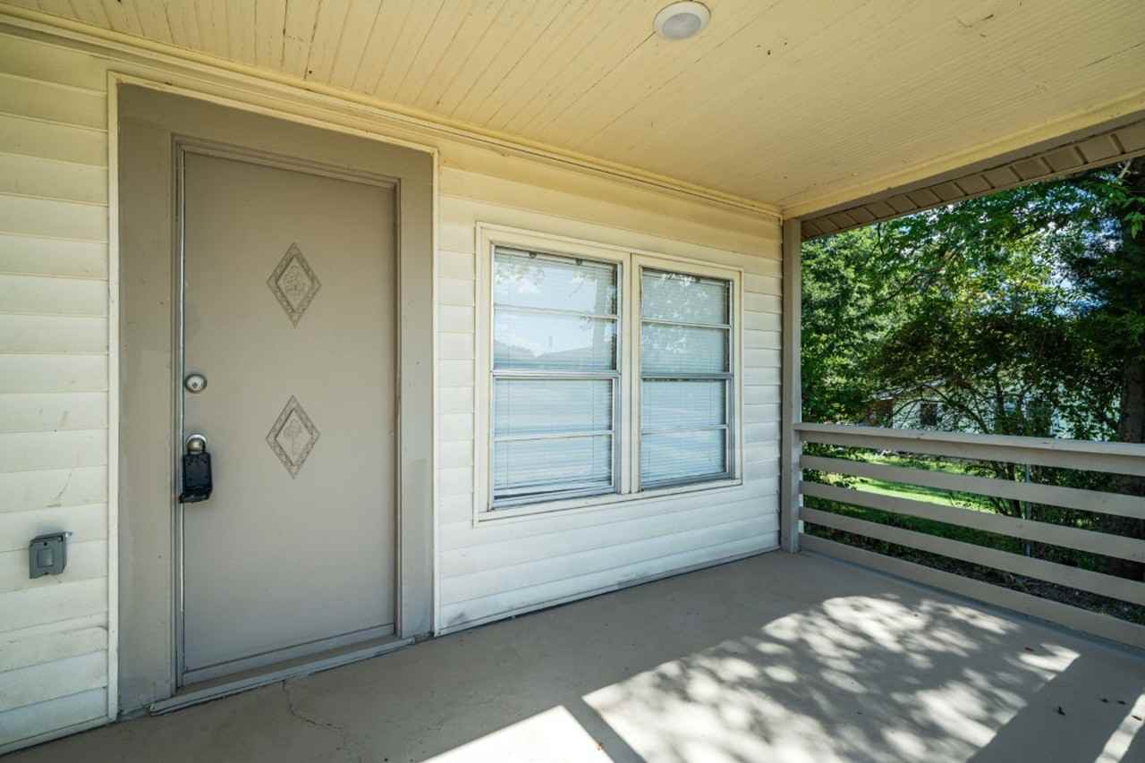 1626 12th Ave N - Photo 5 of 23