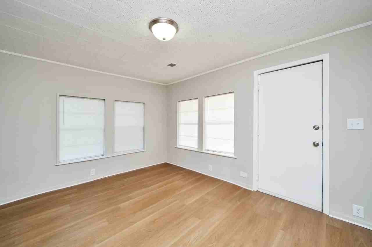 1626 12th Ave N - Photo 7 of 23
