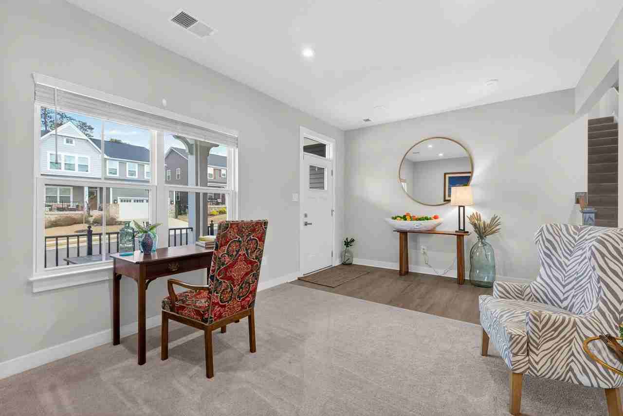 9733 Goldenrod Ct - Photo 7 of 43