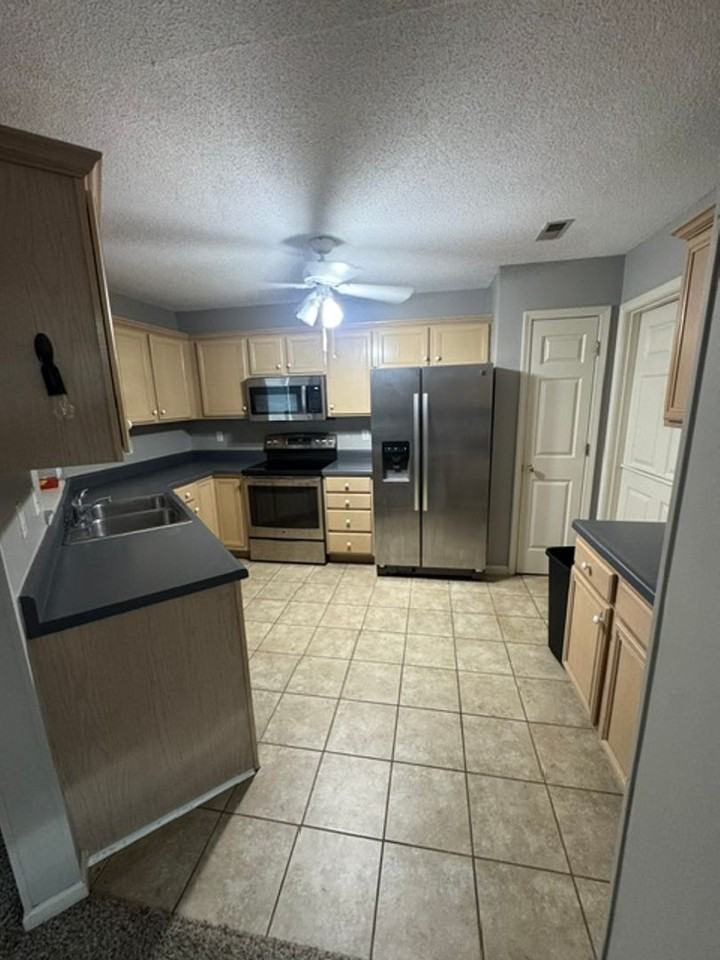 1309 London Dr - Photo 2 of 34