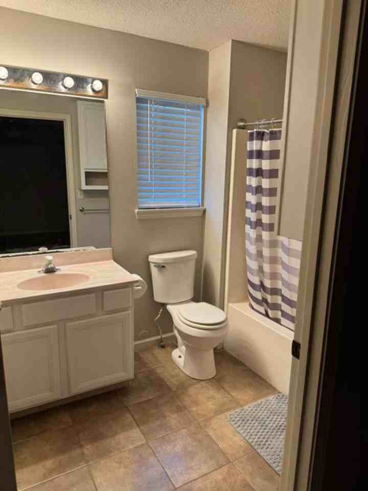 1309 London Dr - Photo 3 of 34