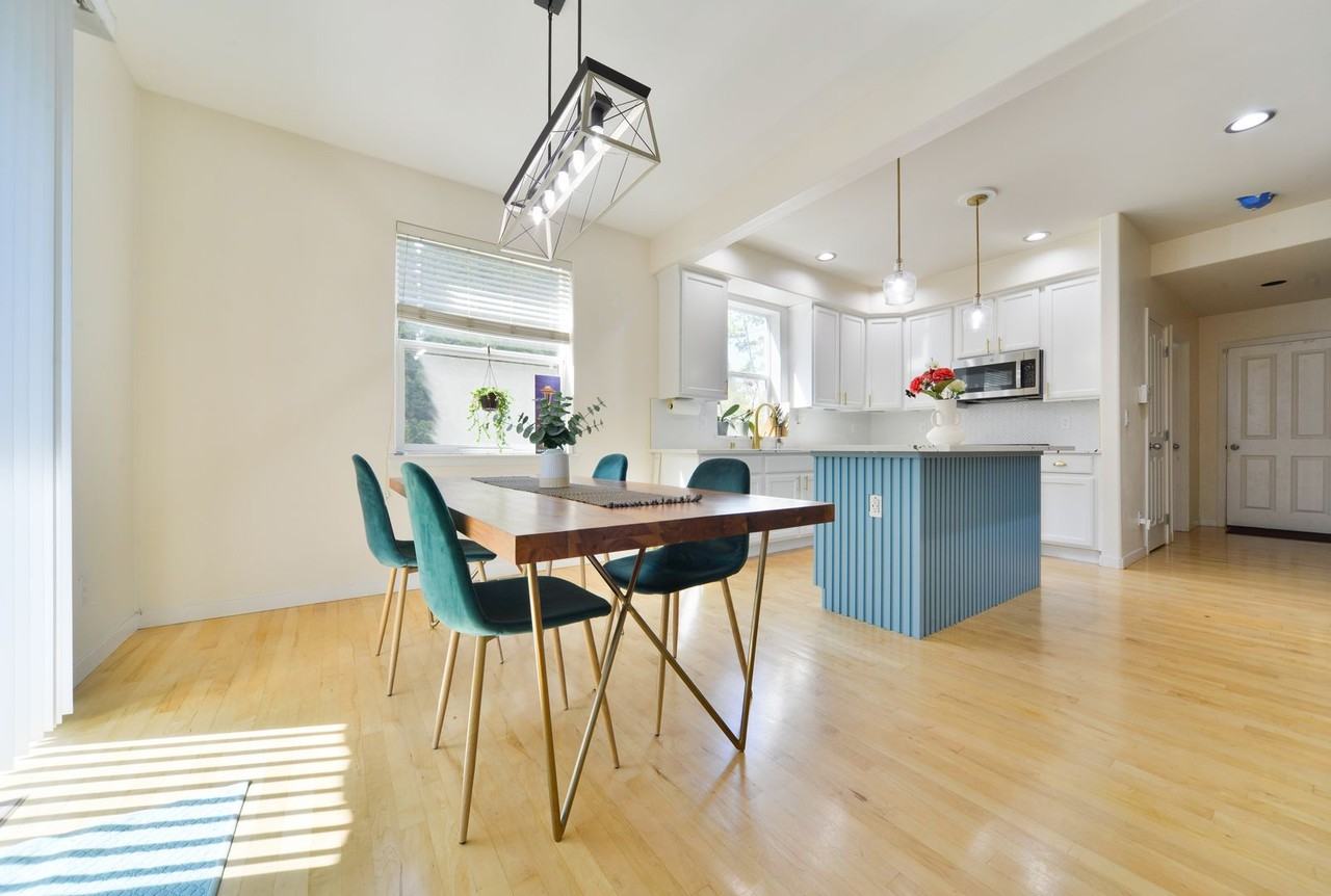 12215 Ne 105th St - Photo 6 of 35