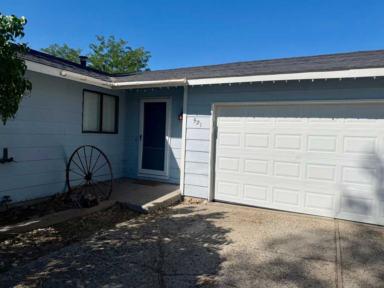 521 Balsam Dr - Photo 2 of 16