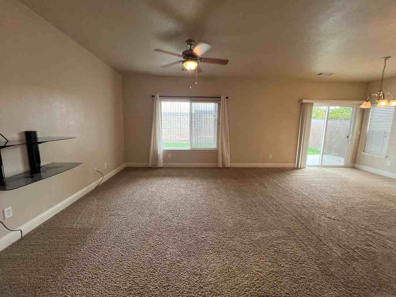 371 James Ave - Photo 4 of 24