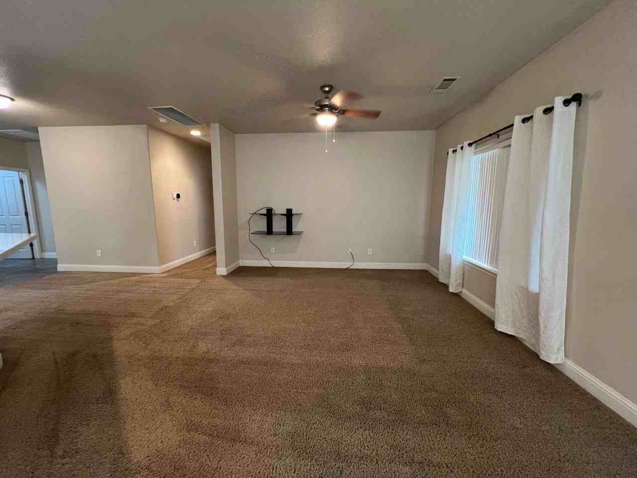 371 James Ave - Photo 5 of 24