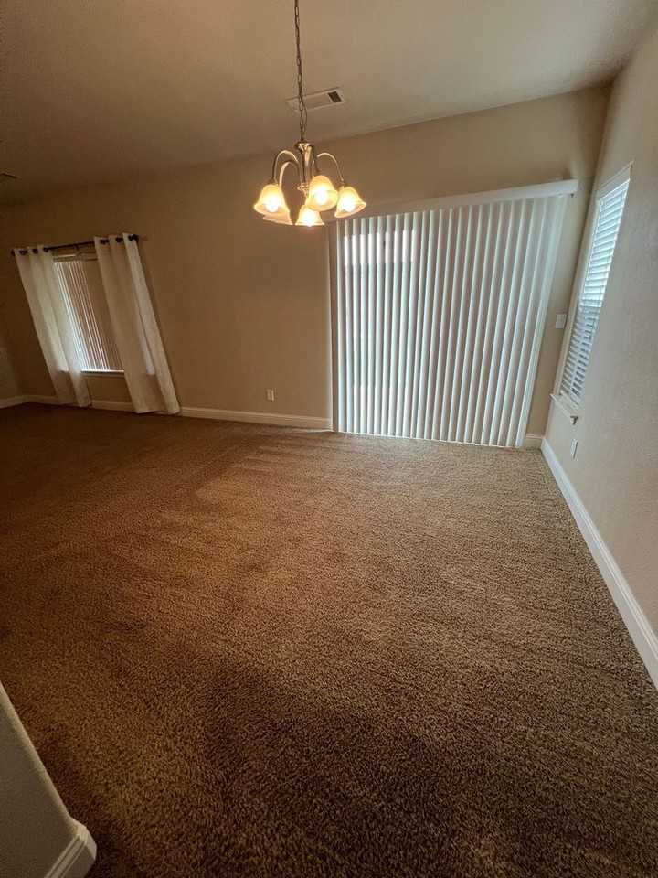 371 James Ave - Photo 6 of 24