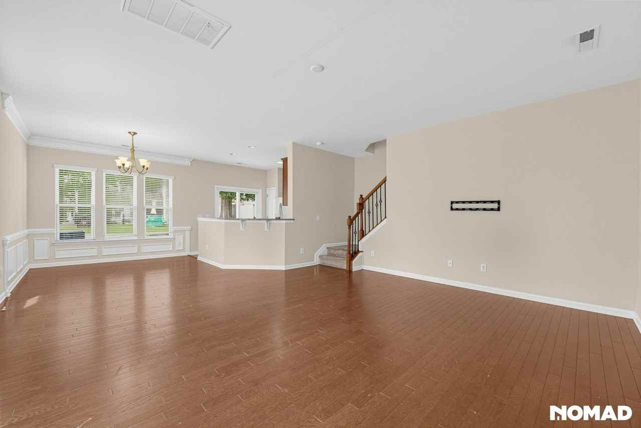 6032 Carrollton Ln - Photo 2 of 38