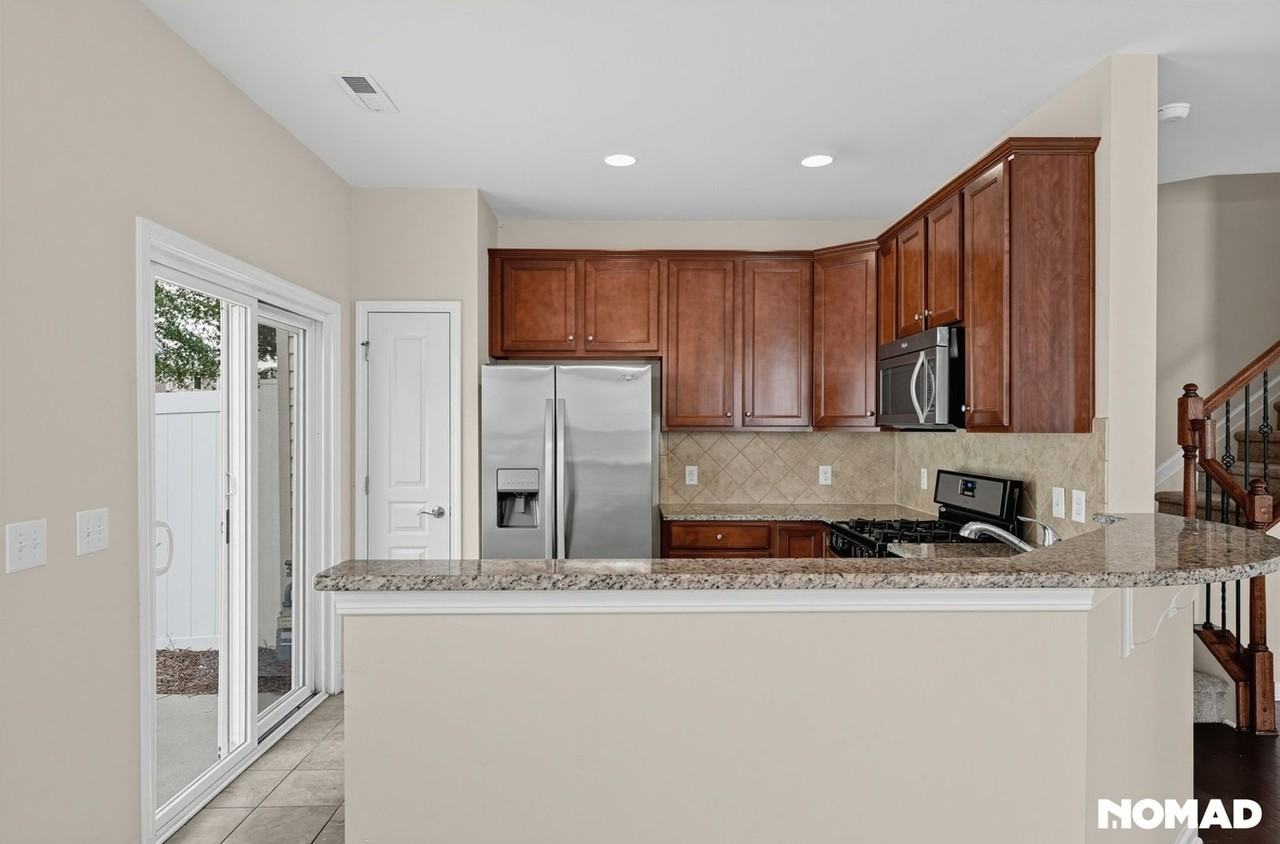 6032 Carrollton Ln - Photo 3 of 38