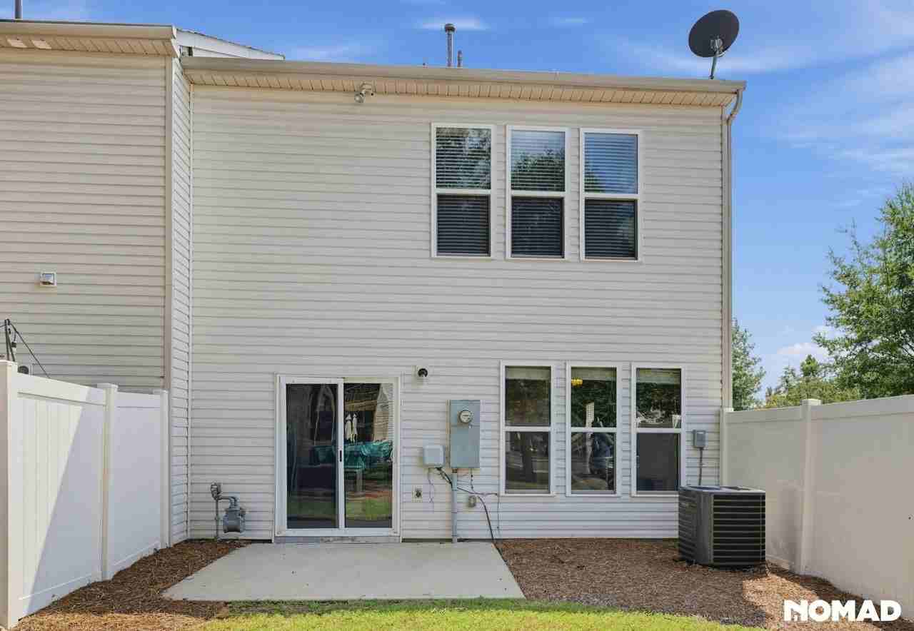 6032 Carrollton Ln - Photo 4 of 38