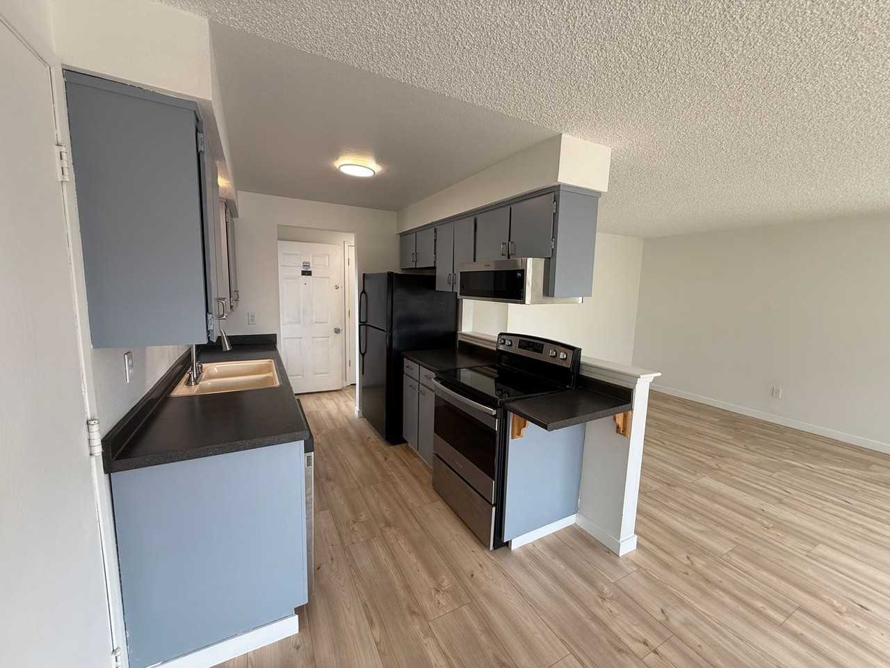 1002 S 94th St - Photo 3 of 14