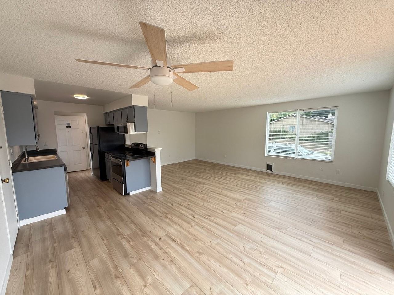 1002 S 94th St - Photo 4 of 14