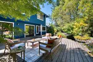 featured image of 8 Racquet Ct