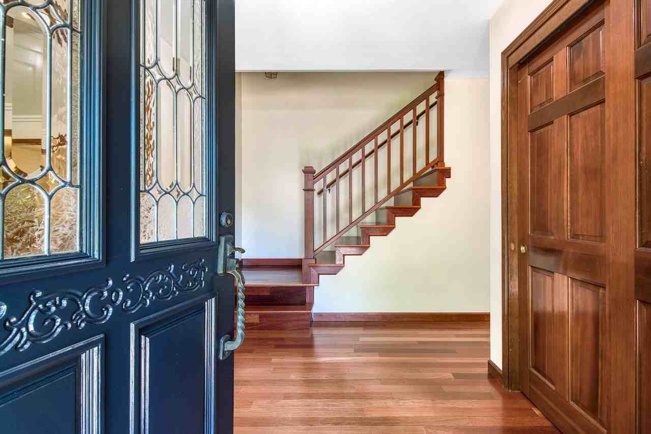 8 Racquet Ct - Photo 2 of 42