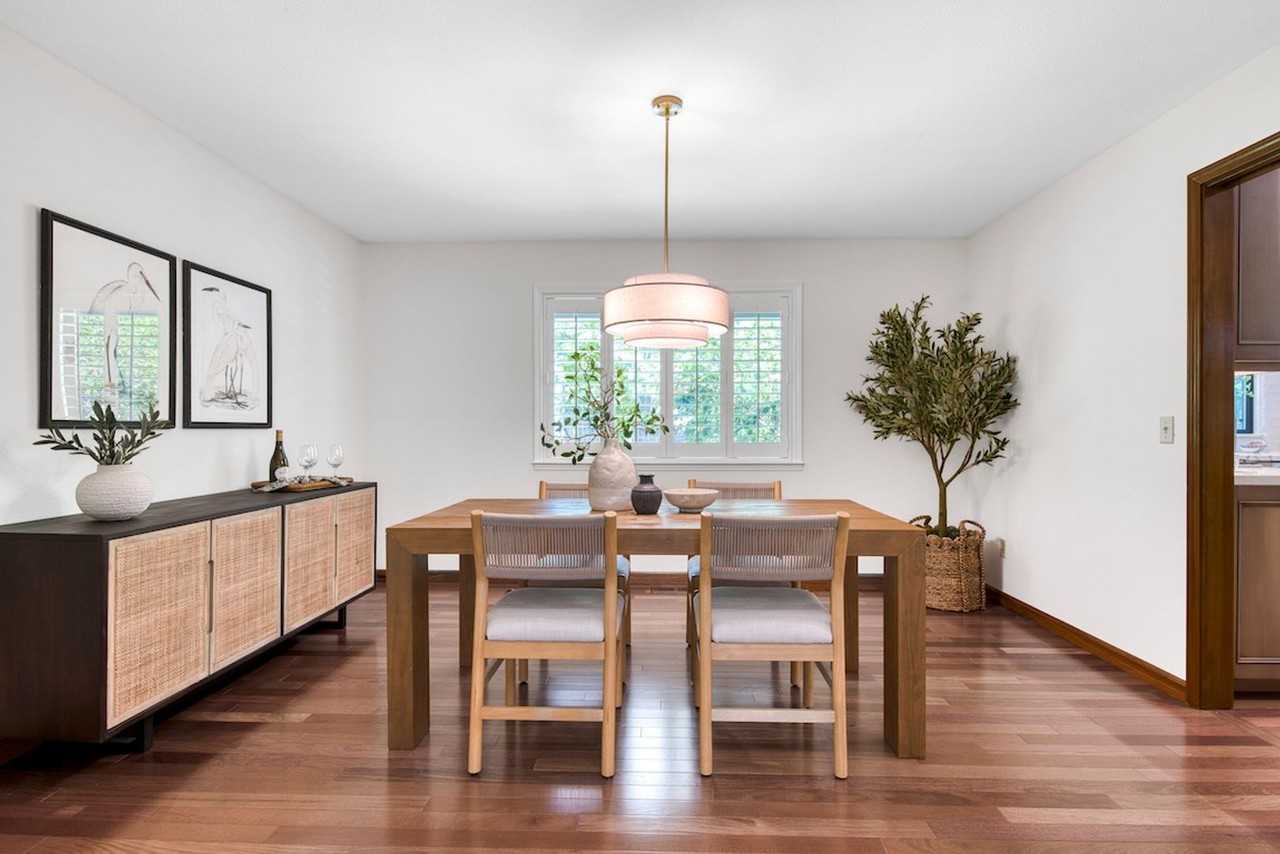 8 Racquet Ct - Photo 3 of 42