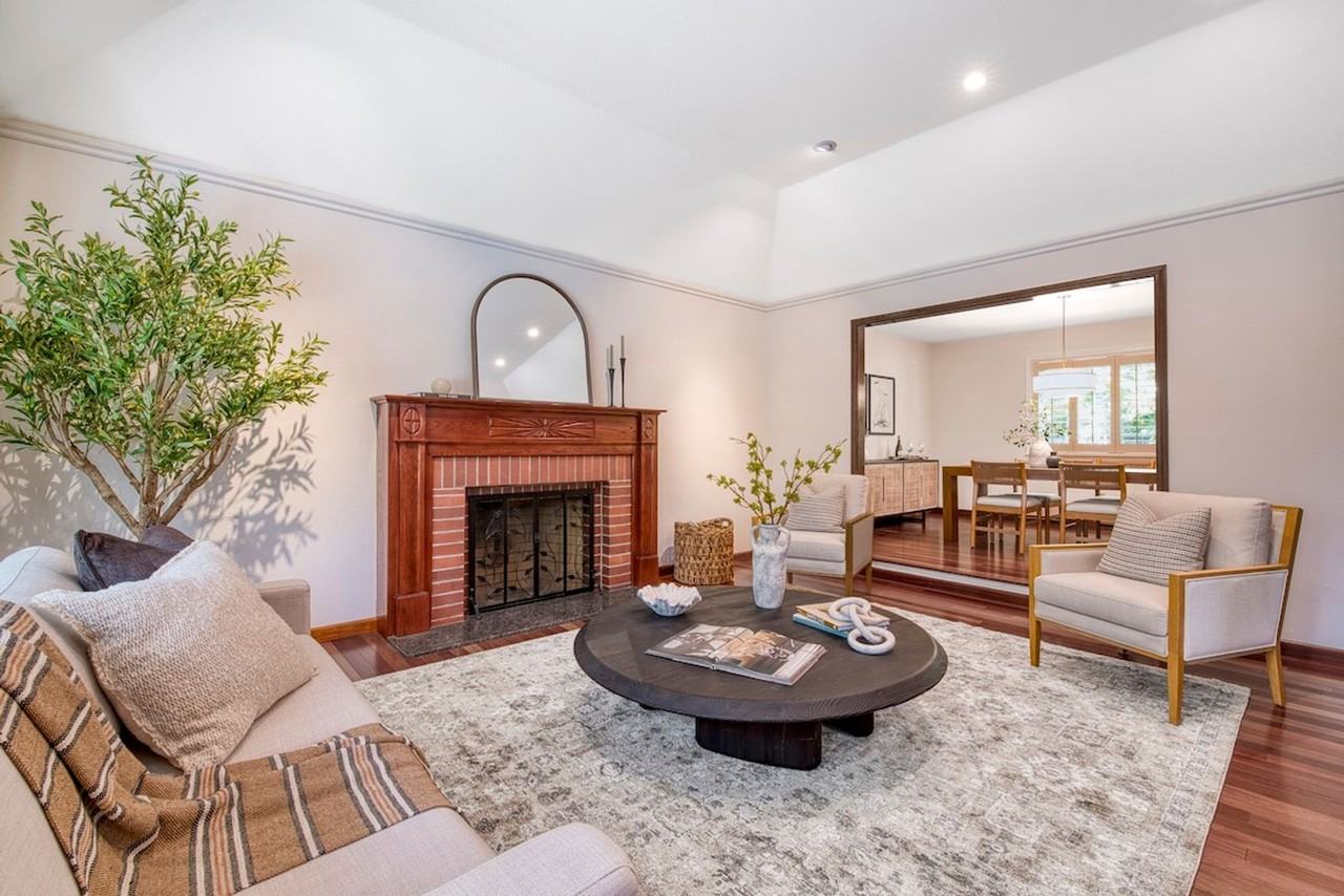 8 Racquet Ct - Photo 6 of 42