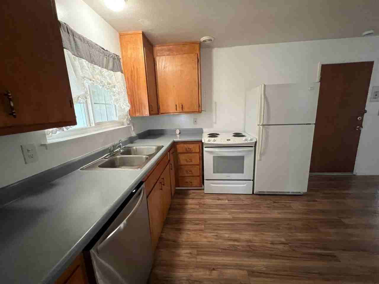 1220 S Jackson St - Photo 5 of 24