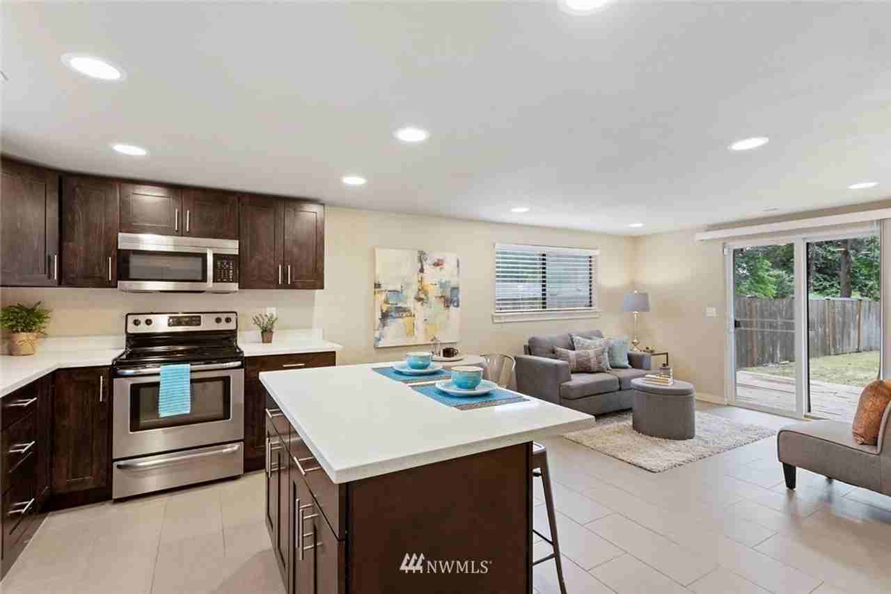 2327 Ne 86th St - Photo 2 of 16