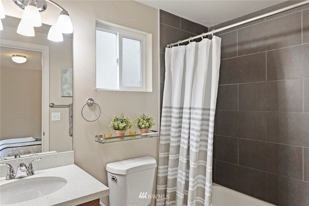 2327 Ne 86th St - Photo 4 of 16