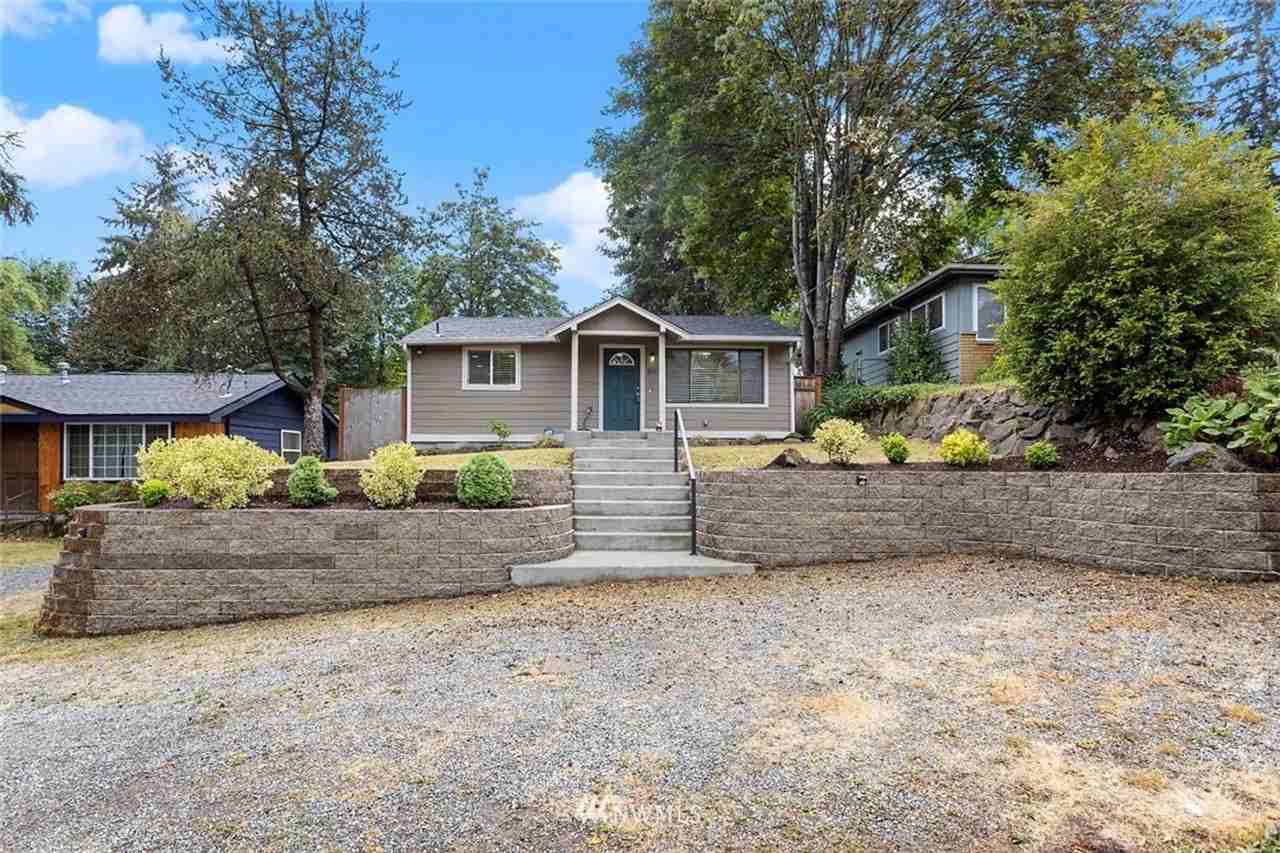 2327 Ne 86th St - Photo 7 of 16