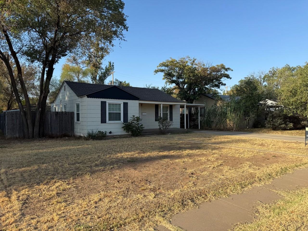 2609 28th St - Photo 2 of 11