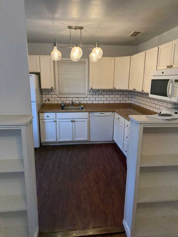 2609 28th St - Photo 5 of 11