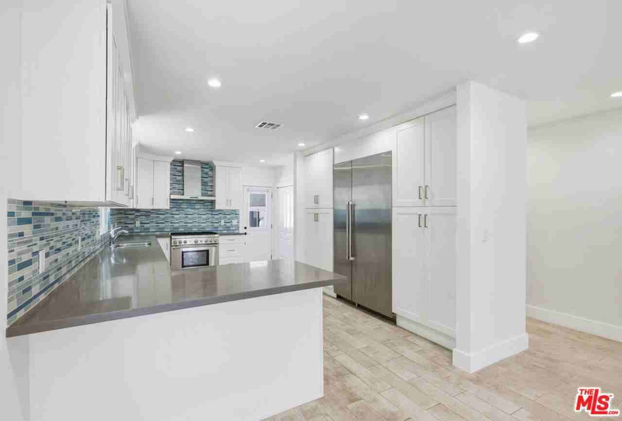 869 Warren Ave - Photo 6 of 33
