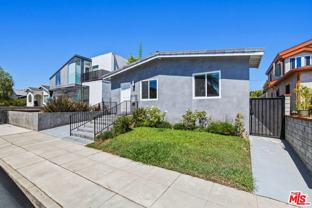 869 Warren Ave - Photo 1 of 1