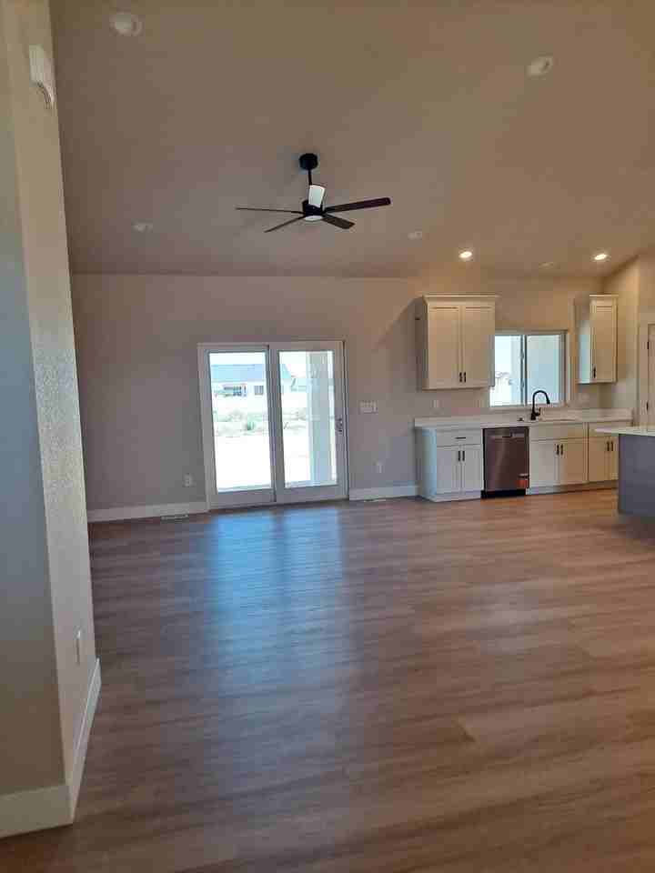 697 E Cabaret Dr - Photo 2 of 24