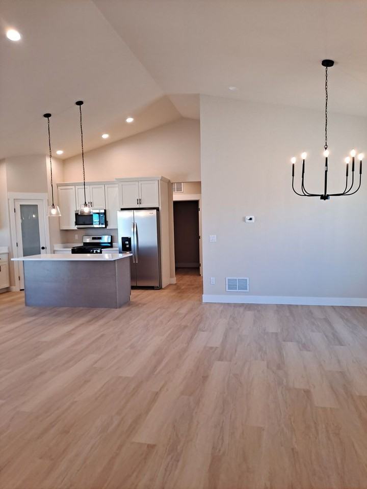 697 E Cabaret Dr - Photo 4 of 24