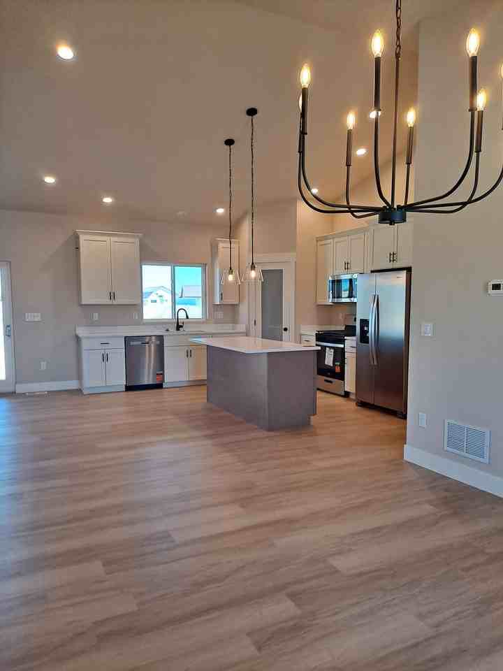 697 E Cabaret Dr - Photo 5 of 24