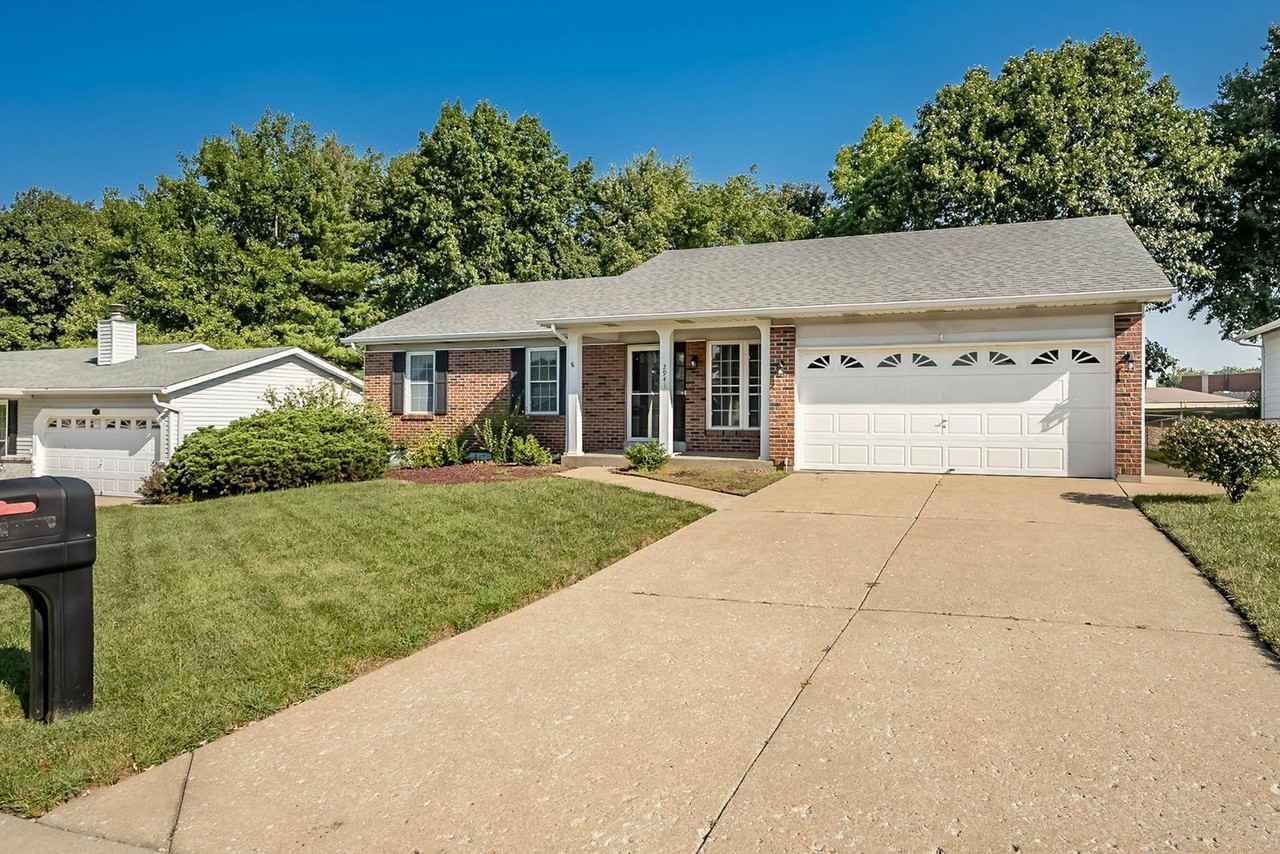 2941 Park Valley Dr - Photo 2 of 38