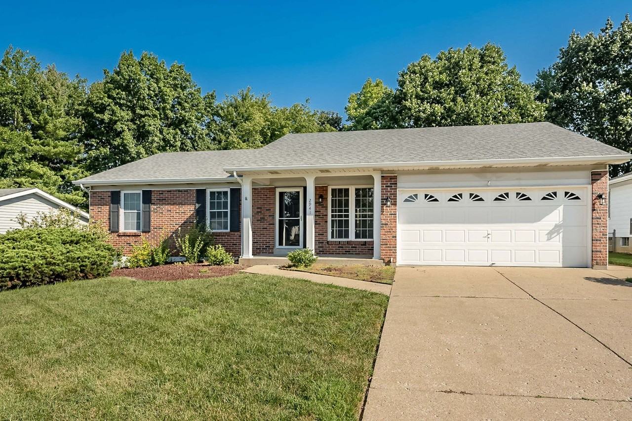 2941 Park Valley Dr - Photo 3 of 38