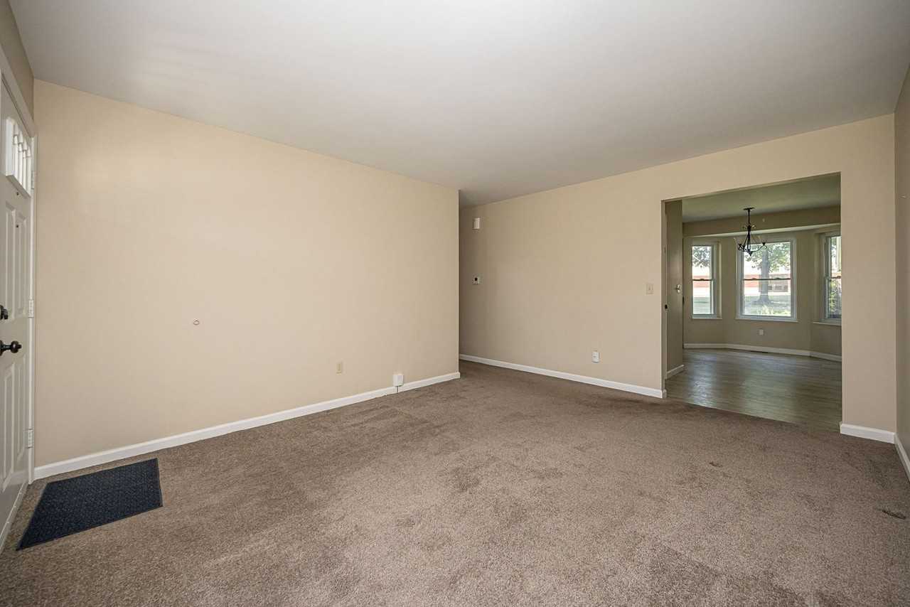 2941 Park Valley Dr - Photo 6 of 38