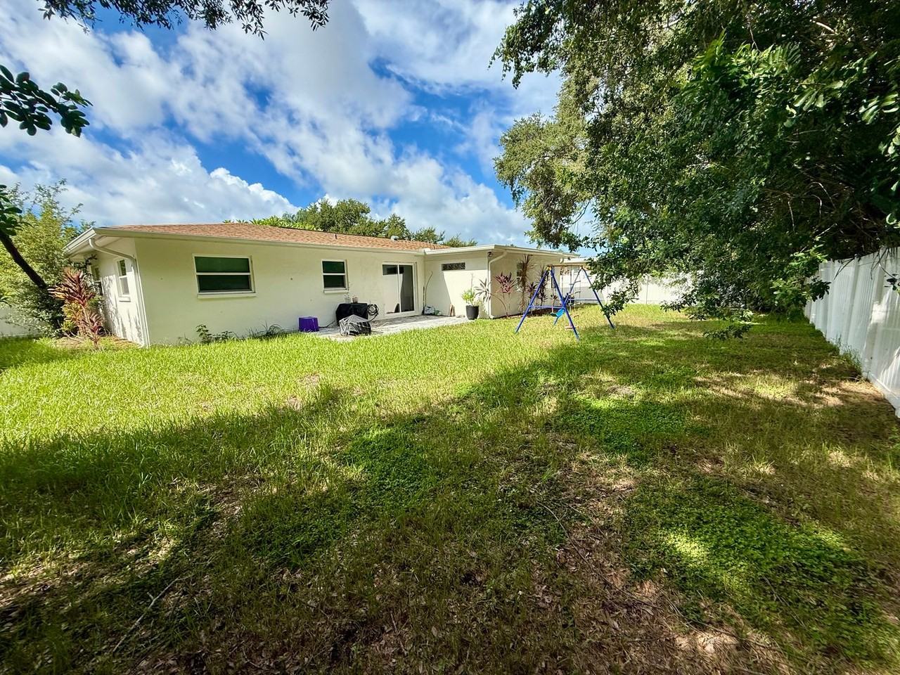 13583 Imperial Grove Dr N - Photo 4 of 26