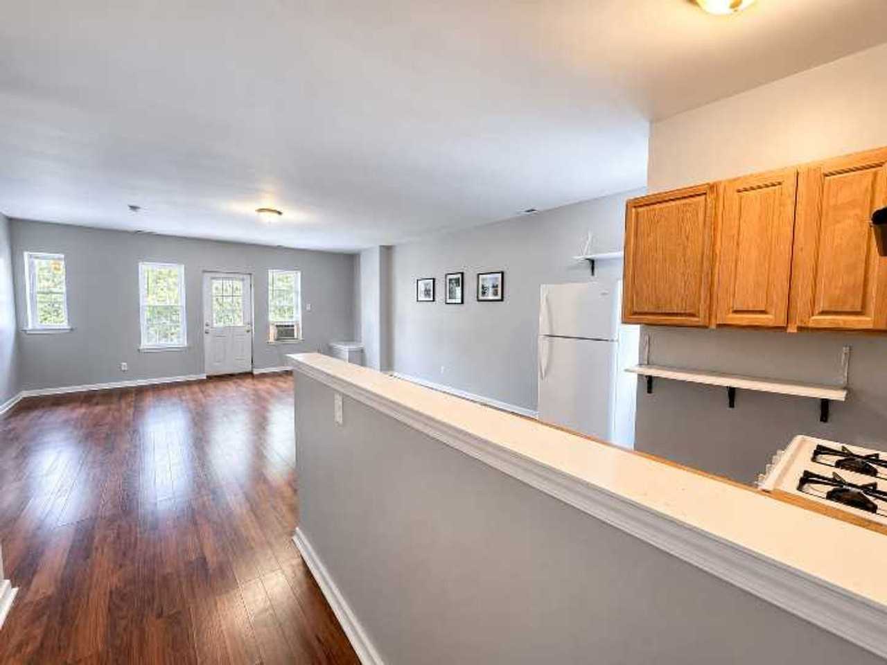 6118 N Broad St - Photo 5 of 18