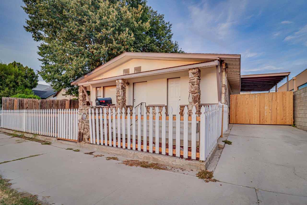 2106 E St - Photo 3 of 18