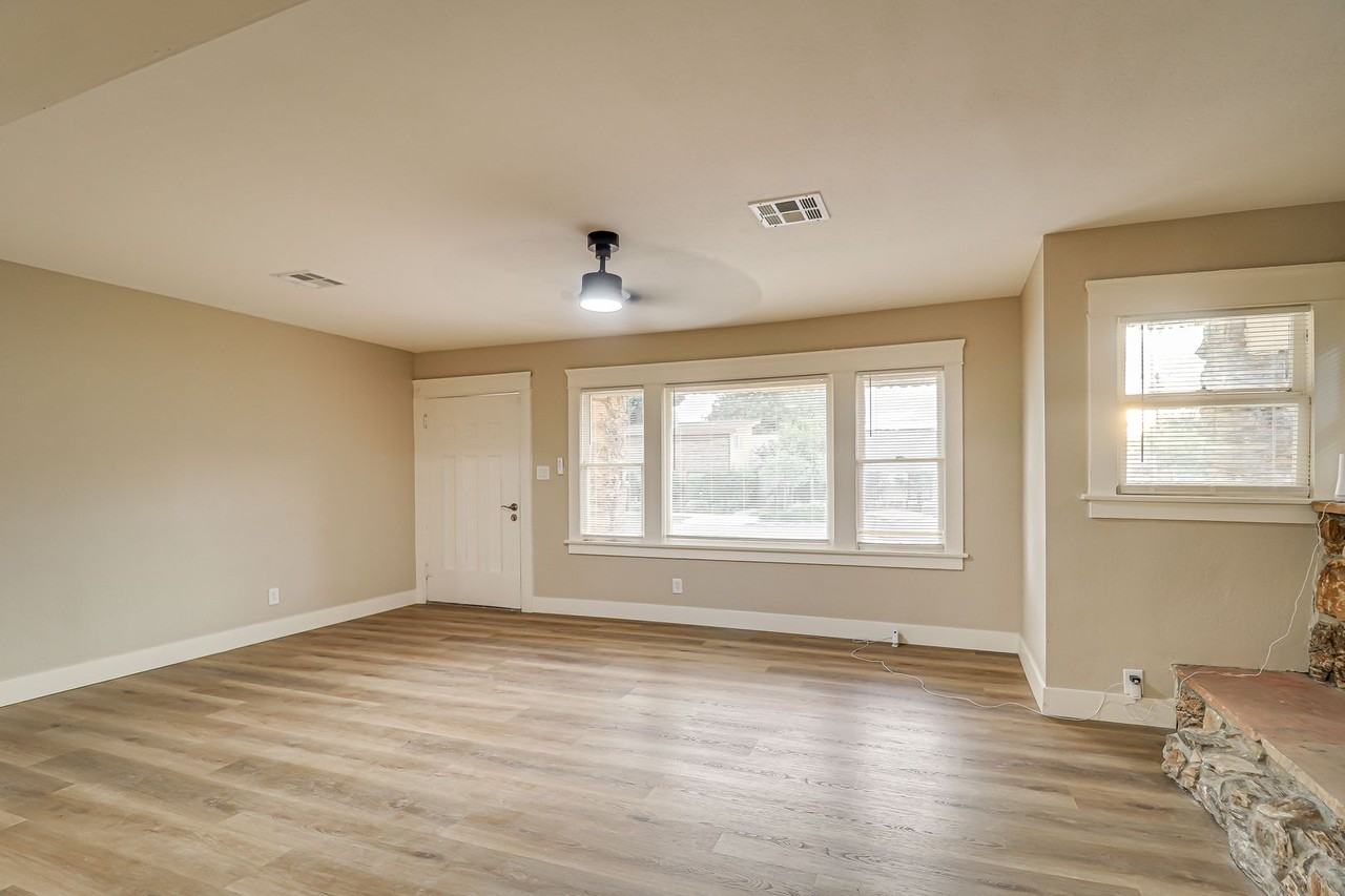 2106 E St - Photo 6 of 18