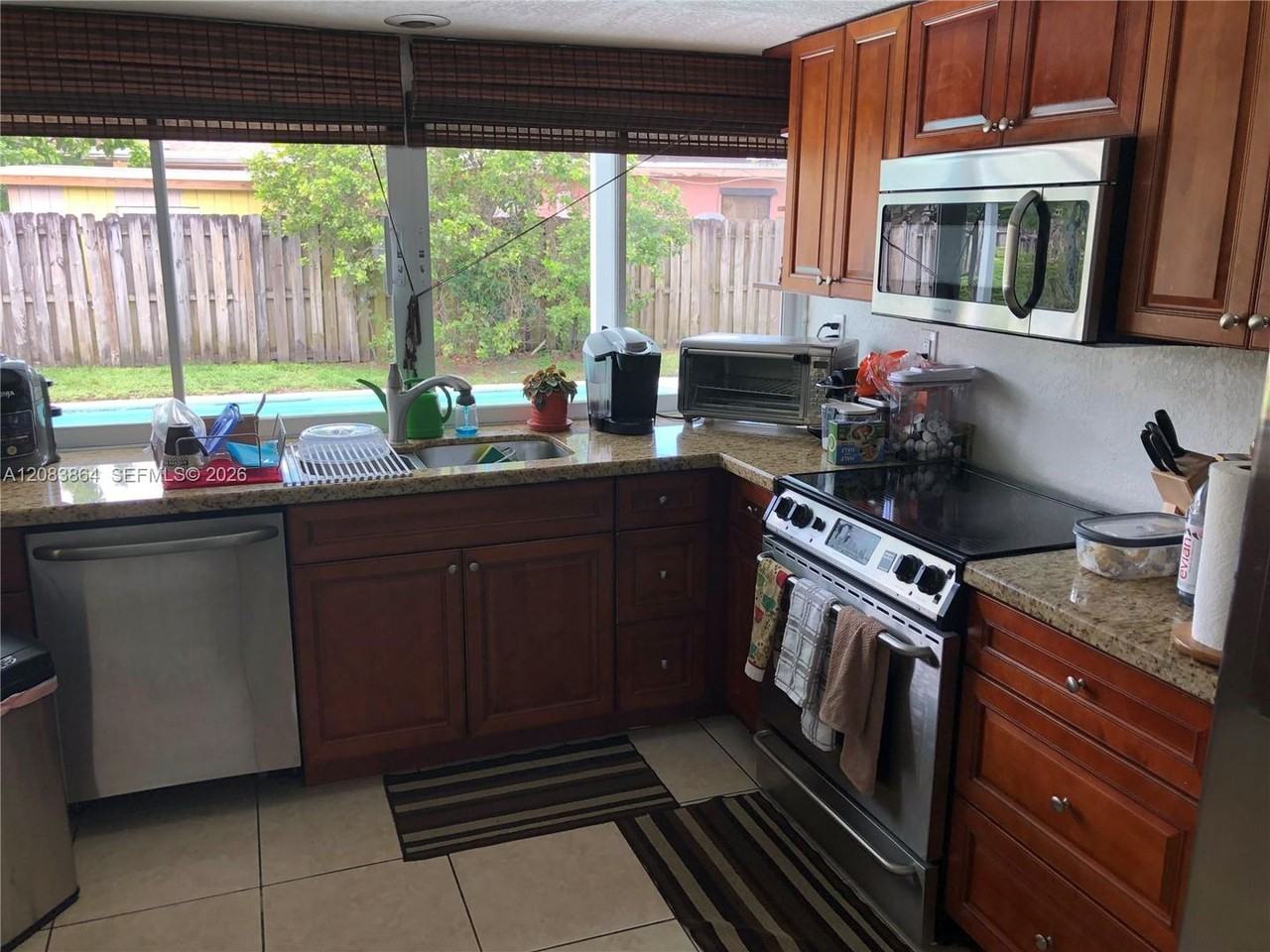 7321 Fairway Blvd - Photo 3 of 16