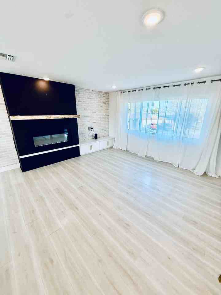 279 Marion St - Photo 7 of 50
